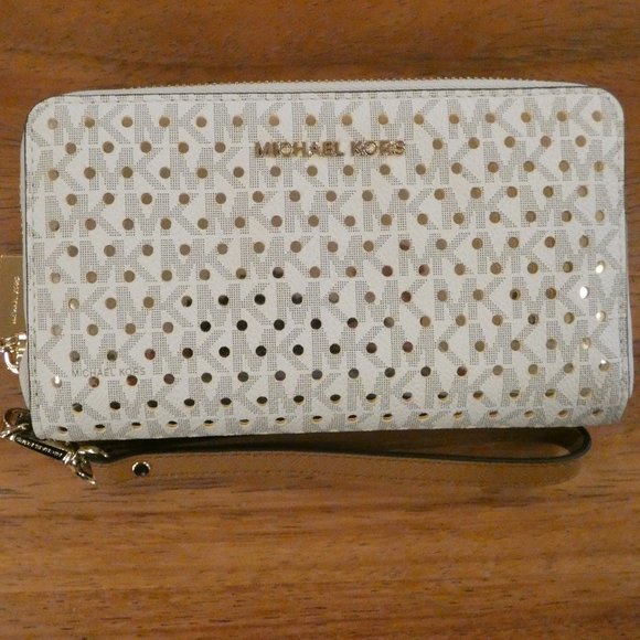 Michael Kors Handbags - NWT Michael Kors Vanilla Wallet Wristlet